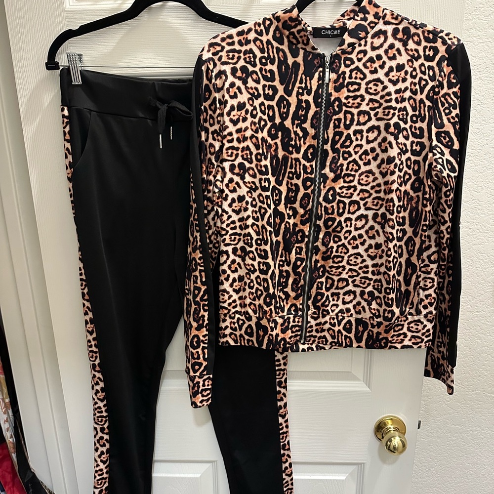 chic Leopard Print Bomber Jacket & Black Jogger Set - Pink, Black